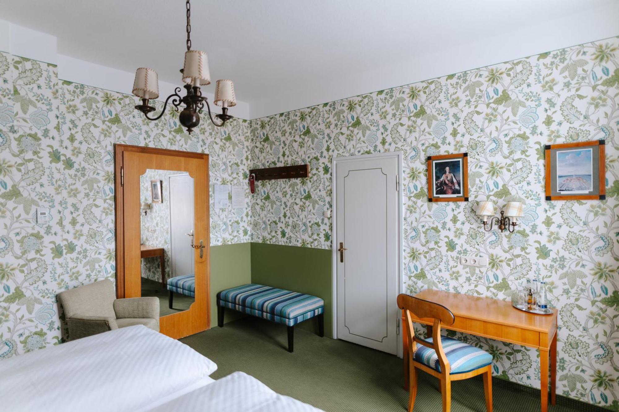 Romantik Hotel Zur Post Fuerstenfeldbruck Exterior foto
